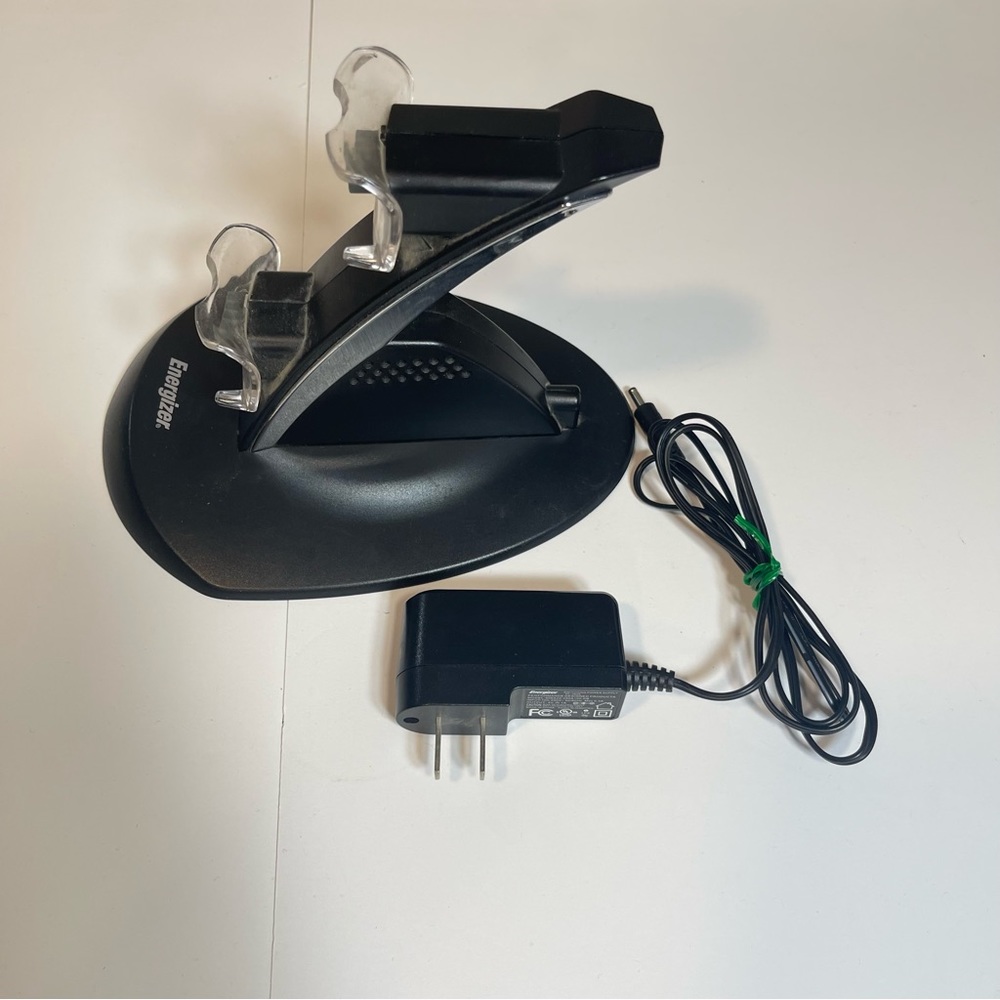 Energizer Dual Controller Charging station with wireless and  wired controller